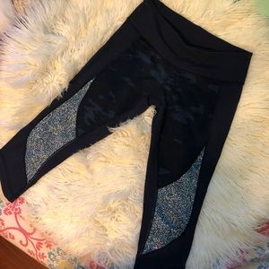 Lululemon Athletica • Size 8 • Navy Camo Leggings